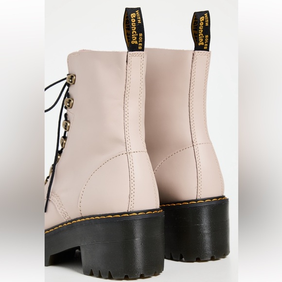 Dr. Martens Women's Lace-Up Boots - Vintage Taupe Smooth - US 7 - Picture 5 of 9